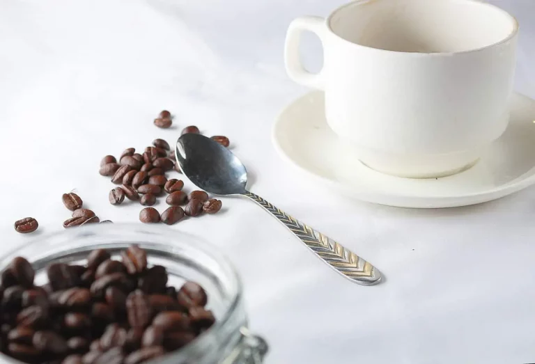 القهوة الخالية من السكر، فوائدها وكيف تقوم بإعدادها؟