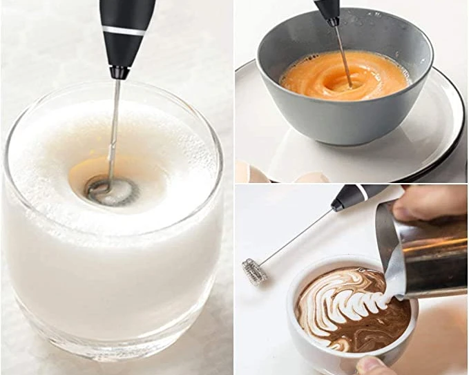 سلسلة من الصور توضح كيفية صنع القهوة باستخدام صانع رغوة الحليب.